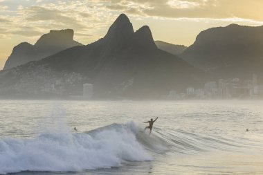 Arpoador plaj görülen günbatımı