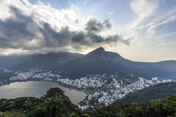 Stigen och highline på Morro dos Cabritos i Copacabana — Stockfoto