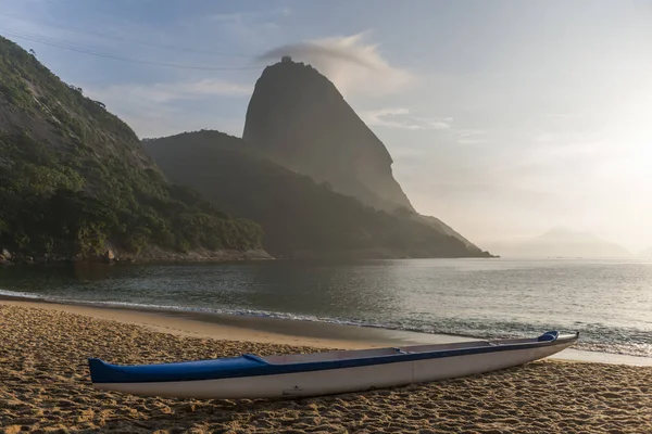 Canoë hawaïen au lever du soleil — Photo