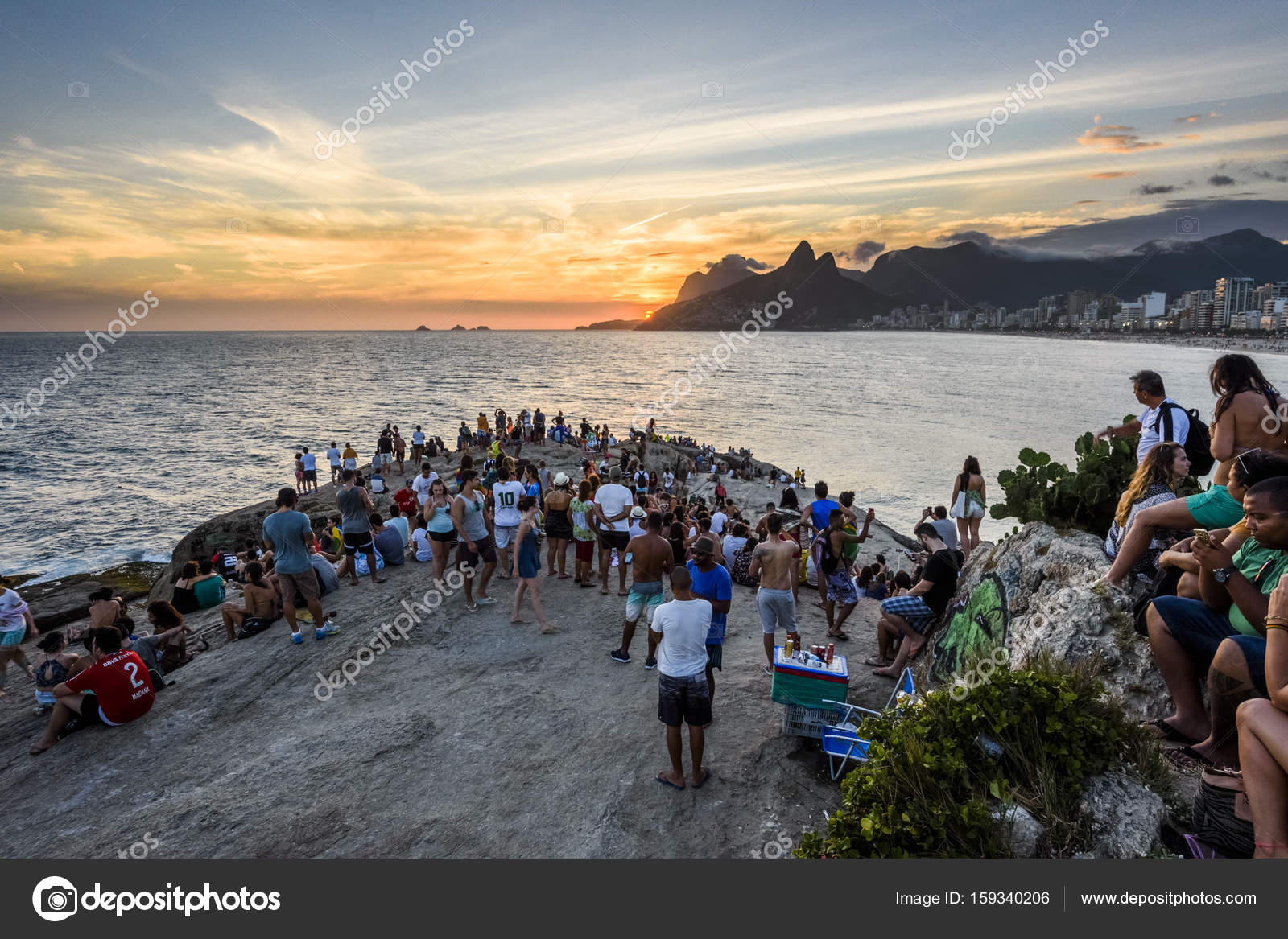 Sunset Seen From Arpoador Beach Just Next To Ipanema In Rio De Stock Editorial Photo C Vitormarigo
