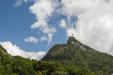İsa'nın kurtarıcı Corcovado tepe üzerinde 