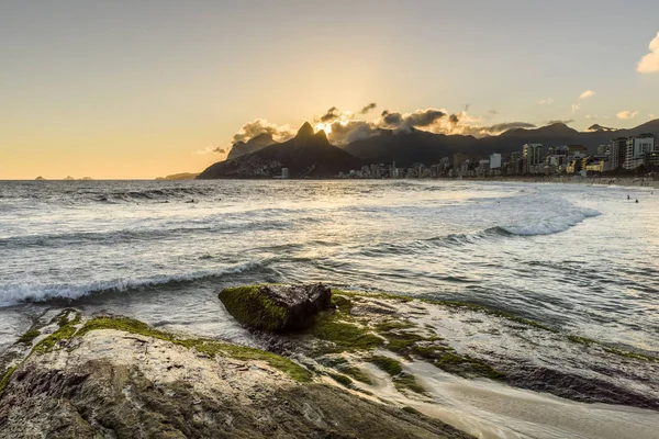Puesta de sol vista desde Praia de Ipanema — Foto de Stock