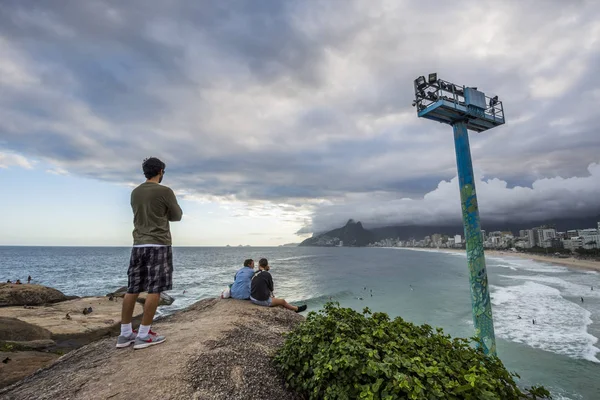 Arpoador plaj görülen bulutlu gün batımı