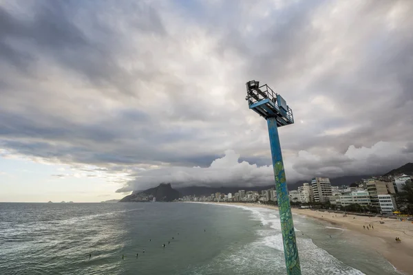 Arpoador plaj görülen bulutlu gün batımı