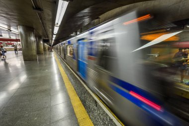 Metro ulaşım sistemi