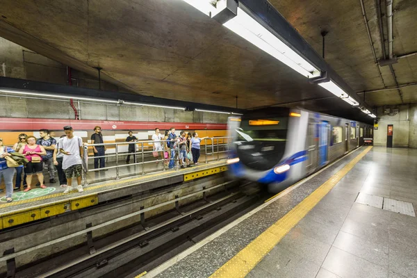 Metro ulaşım sistemi