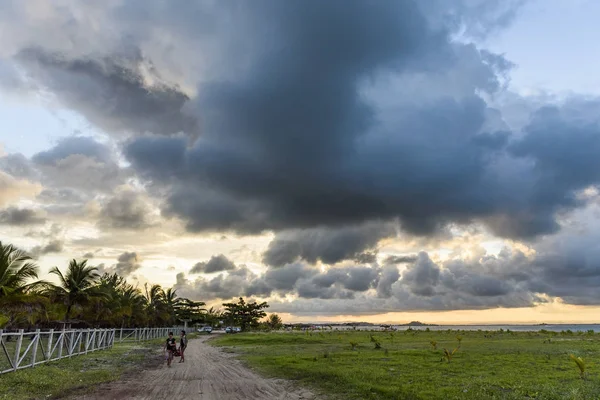 Sonnenuntergang an der Bar des rem barra grande — Stockfoto