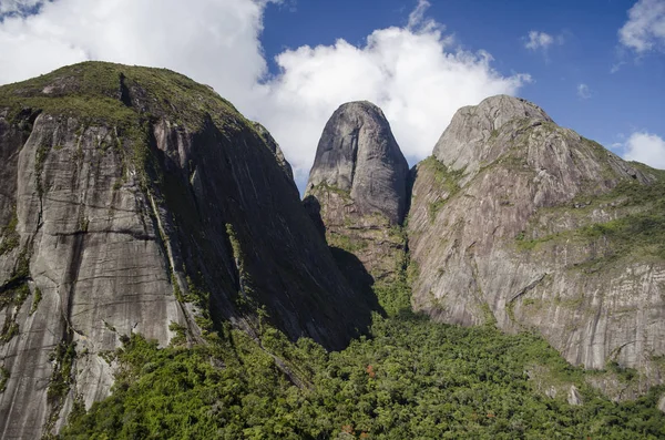 Trilha de caixa de fósforo em três Picos State Park — Fotografia de Stock