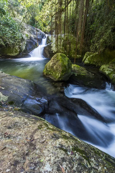 Antas şelale Atlantik yağmur ormanlarında — Stok fotoğraf