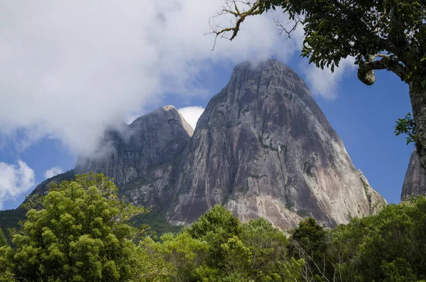 Trilha de caixa de fósforo em três Picos State Park — Fotografia de Stock