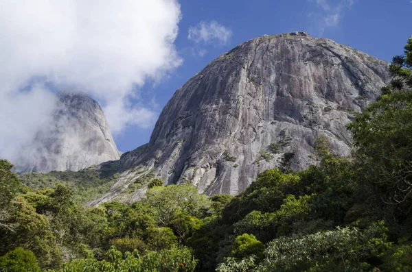 Trilha de caixa de fósforo em três Picos State Park — Fotografia de Stock