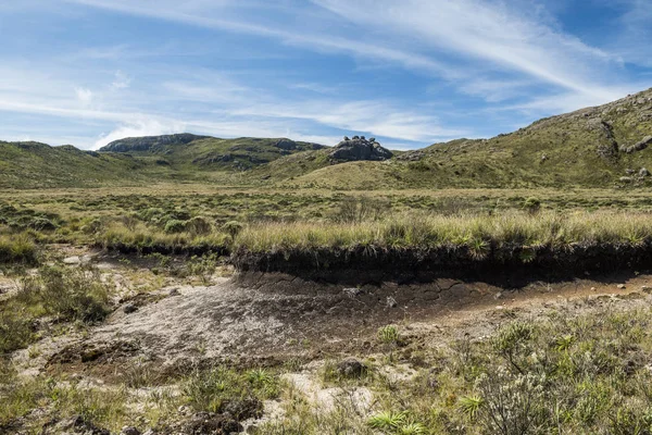 Senderismo por las montañas del Parque Nacional Itatiaia — Foto de Stock