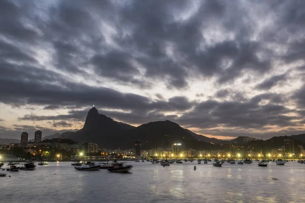 Puesta de sol vista desde Urca en Río de Janeiro, Brasil — Foto de Stock