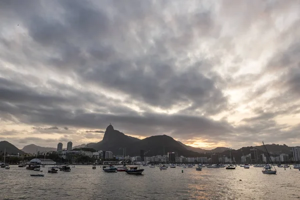 Solnedgång sedd från Urca i Rio de Janeiro, Brasilien — Stockfoto