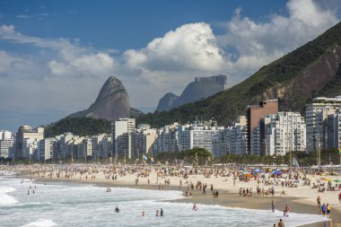 Leme Beach (Praia do Leme) güneşli bir günde