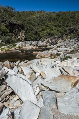 Cipo Nehri'nde kayalık sahil