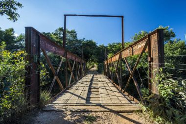 Serra Morena şelale yakınındaki metal Köprüsü