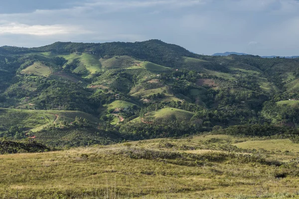 Typische landschap van ranchs op het platteland — Stockfoto