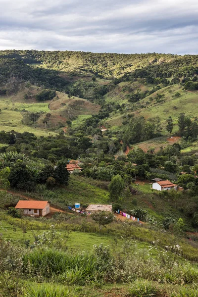 Paisaje típico de ranchos en el campo — Foto de Stock