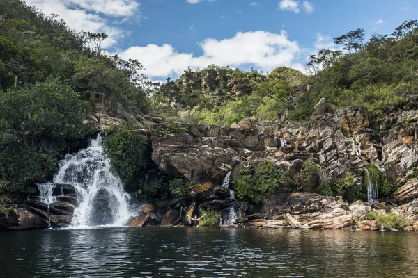 Serra Morena şelale kadında 