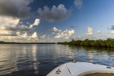 Tekne Turu Baa de Camamu içinde