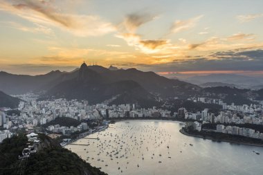 Sugar Loaf Dağı günbatımında 