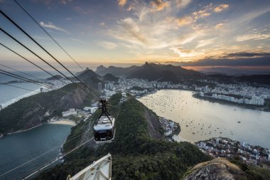 Sugar Loaf Dağı günbatımında 