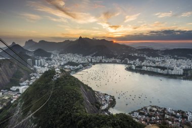 Sugar Loaf Dağı günbatımında 