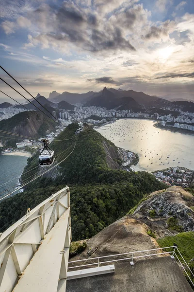 Sugar Loaf Dağı günbatımında 