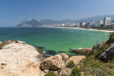 Ipanema Plajı güneşli bir günde 