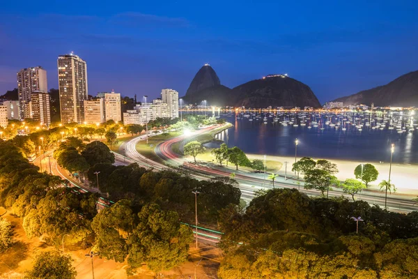 Vista a Botafogo Beach y Sugar Loaf Mountain — Foto de Stock
