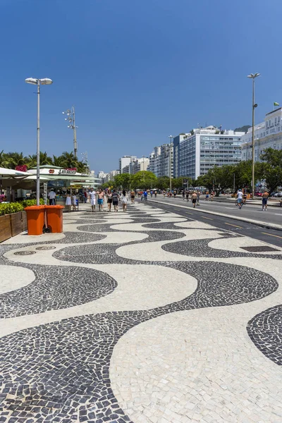 Boardwalk Copacabana w słoneczny dzień — Zdjęcie stockowe
