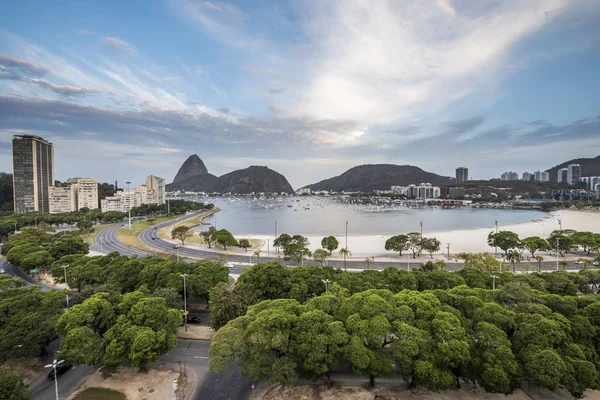 Vista a Botafogo Beach y Sugar Loaf Mountain — Foto de Stock