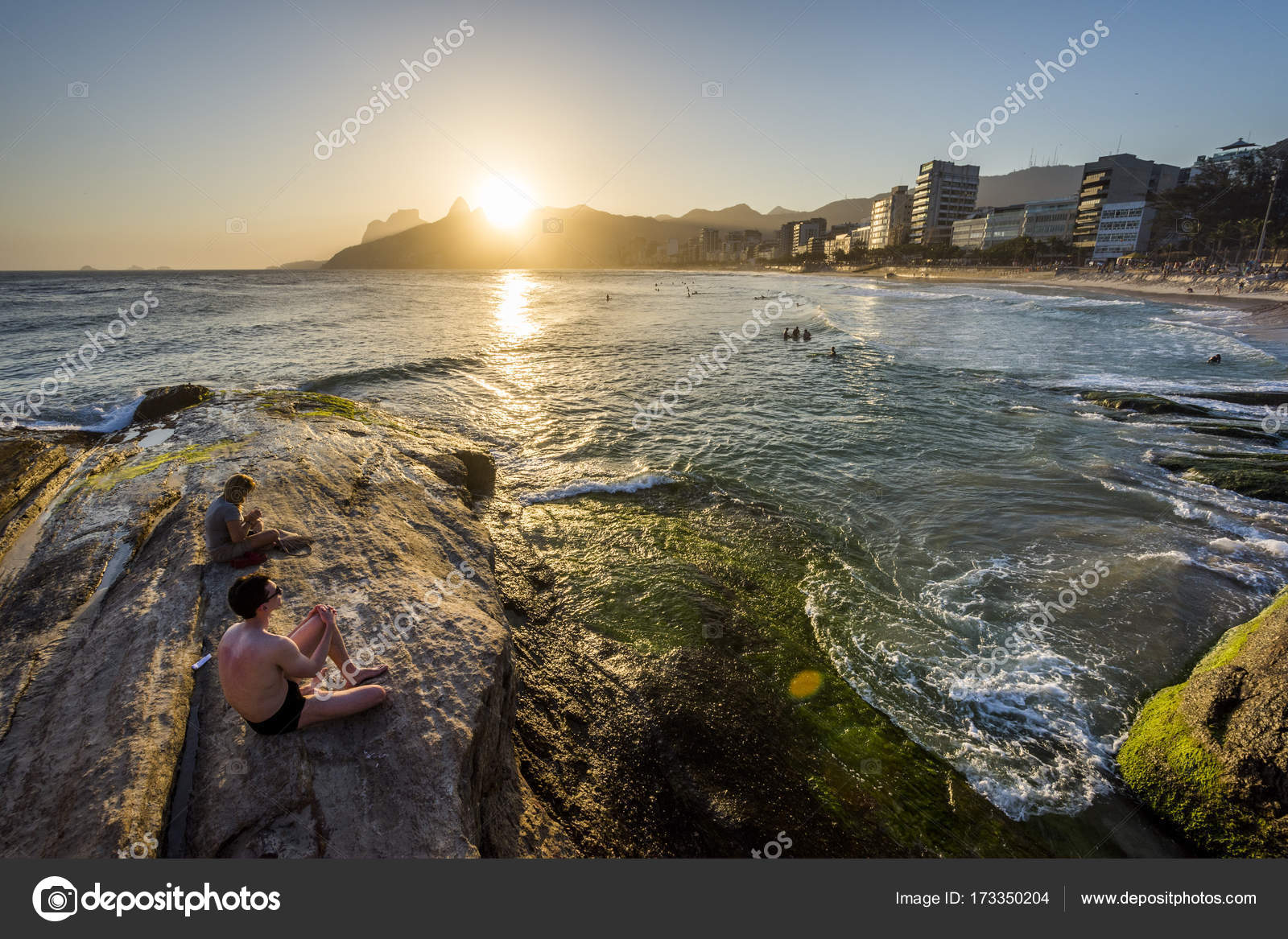 Coucher De Soleil Vu De Plage Darpoador à Rio De Janeiro