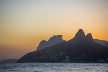 Rio de Janeiro, Brezilya için Arpoador plaja görülen günbatımı