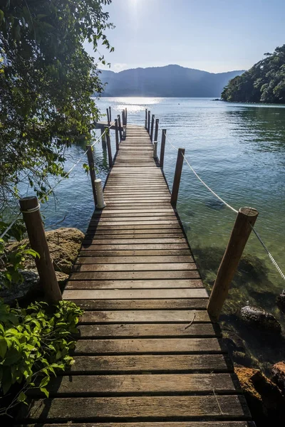 Cais da praia da crena na tropical Ilha Grande — Fotografia de Stock