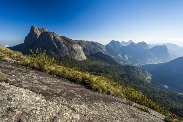 Senderismo en las montañas del Parque Estatal Tres Picos — Foto de Stock