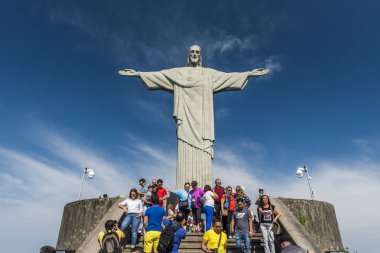 Rio De Janeiro, Brezilya, Ekim 2017: İsa kurtarıcı heykel Tijuca Forest, Rio de Janeiro, Brezilya Corcovado dağ üstüne zevk turist