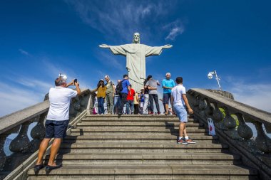Rio De Janeiro, Brezilya, Ekim 2017: İsa kurtarıcı heykel Tijuca Forest, Rio de Janeiro, Brezilya Corcovado dağ üstüne zevk turist