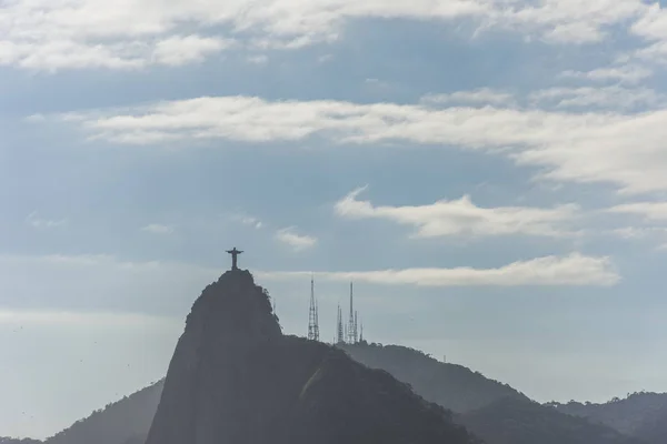 クリスト Redentor 像とモロはあたたかみ シュガーローフ山 ブラジル ジャネイロの横に モロダ Urca から見たコルコバード — ストック写真