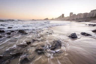 Leme Beach Copacabana, Rio de Janeiro, Brezilya yanında Marnixkade günbatımı