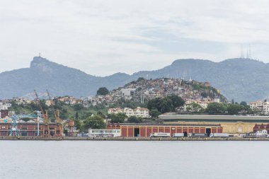 Yerleştirme alan ve Aquario bina downtown tekne turu Baia de Guanabara (Guanabara Körfezi), Rio de Janeiro, Brezilya yılında görüldü