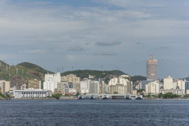 Niteroi şehir merkezine tekneyle gördüm  