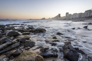 Leme Beach Copacabana, Rio de Janeiro, Brezilya yanında Marnixkade günbatımı