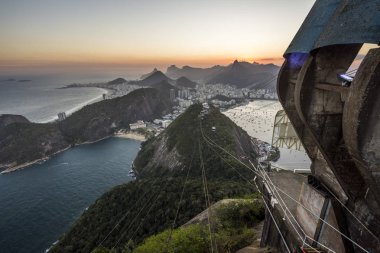 Dağ üzerinde güzel gün batımı