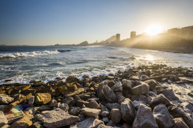 Leme Beach Copacabana, Rio de Janeiro, Brezilya yanında Marnixkade günbatımı