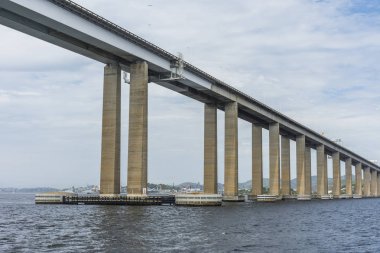 Guanabara Körfezi Bridge'de Rio-Niteri