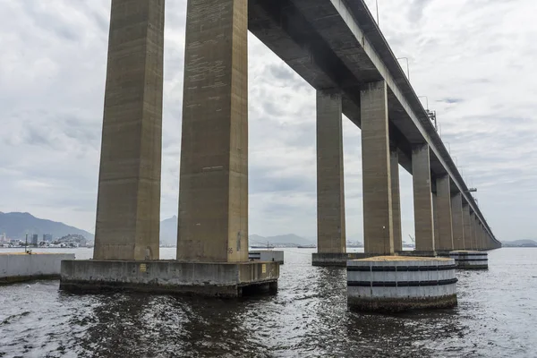 Γέφυρα Ρίου Niteroi Δει Από Περιήγηση Σκάφος Στον Κόλπο Guanabara — Φωτογραφία Αρχείου