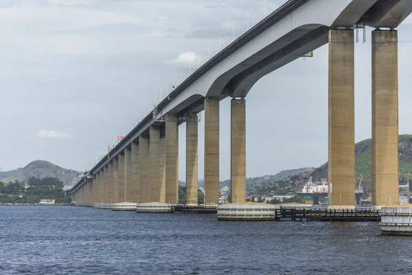 Γέφυρα Ρίου Niteroi Δει Από Περιήγηση Σκάφος Στον Κόλπο Guanabara — Φωτογραφία Αρχείου