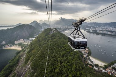 Pao de Acucar (Sugar Loaf Dağı) Rio de Janeiro, Brezilya için gelen güzel günbatımı manzara